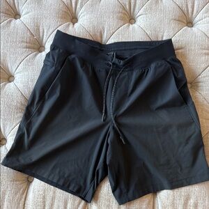 Lululemon men’s Small black athletic shorts